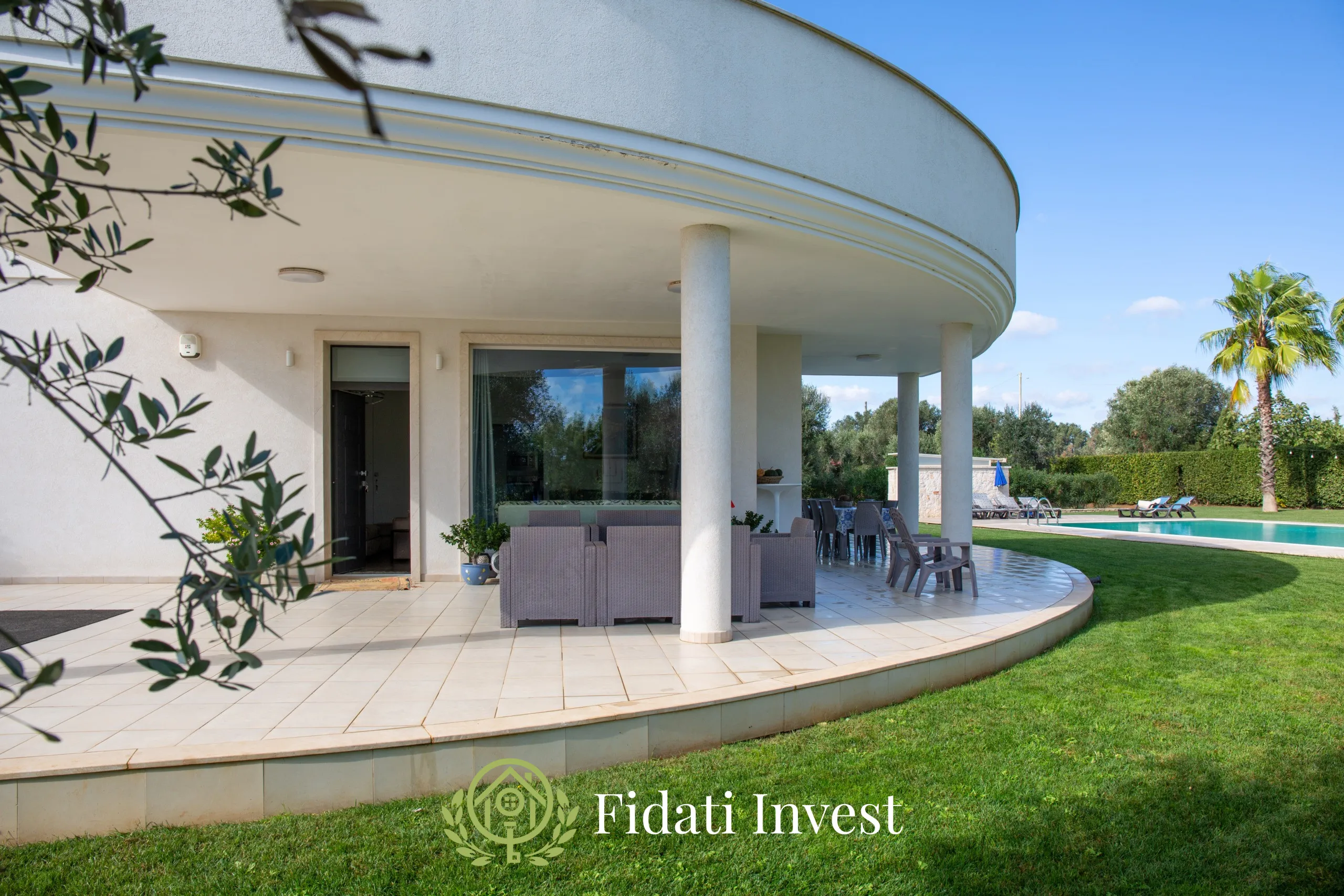 Villa moderne avec trulli restaurés, jardin et grande piscine — photo 5