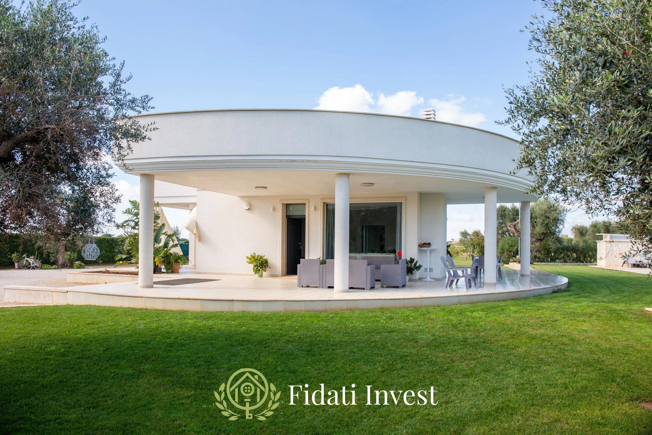 Villa moderne avec trulli restaurés, jardin et grande piscine — photo 4