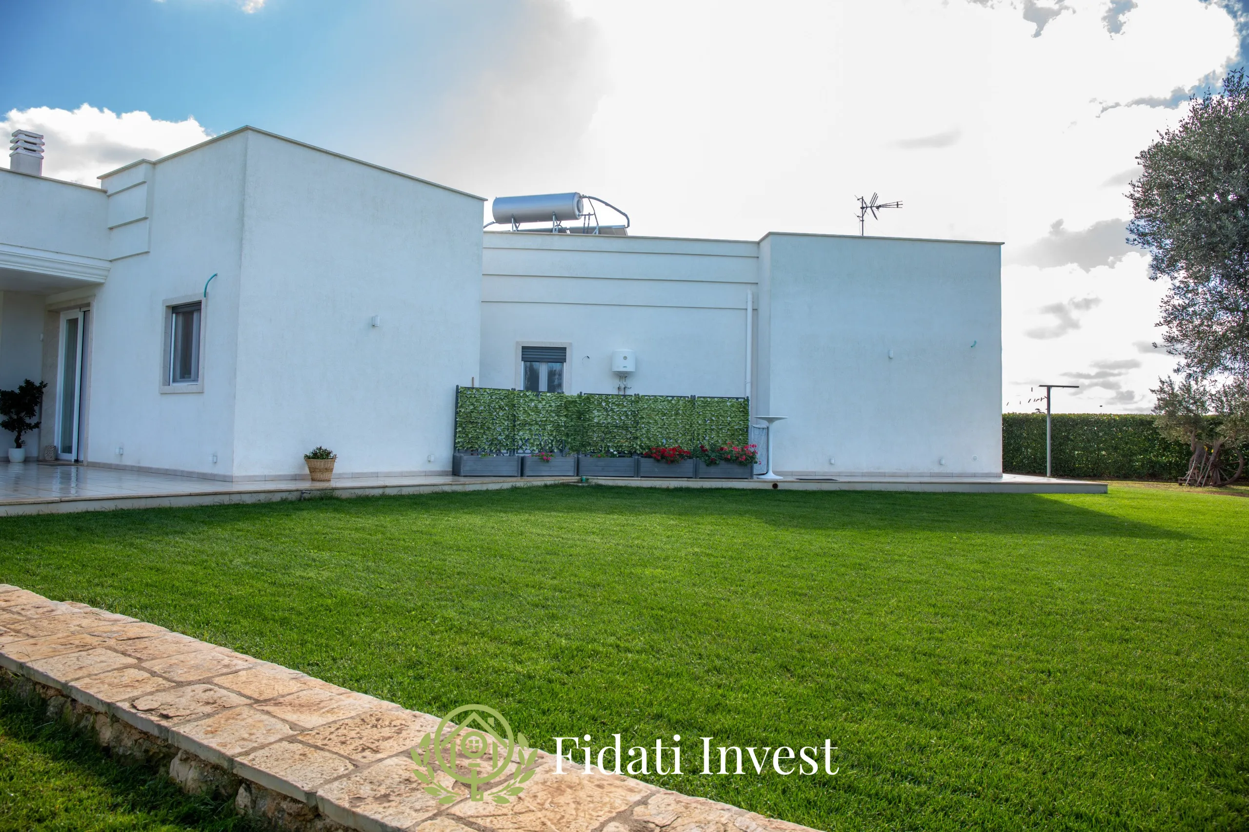 Villa moderne avec trulli restaurés, jardin et grande piscine — photo 6