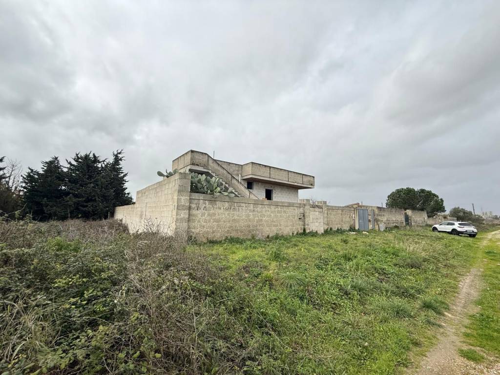 Villa unifamiliare avec jardin et piscine